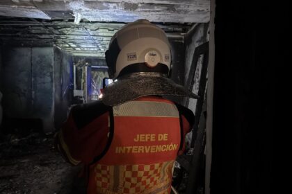 Los Bomberos extinguen un incendio en una vivienda de Pozuelo de Alarcón