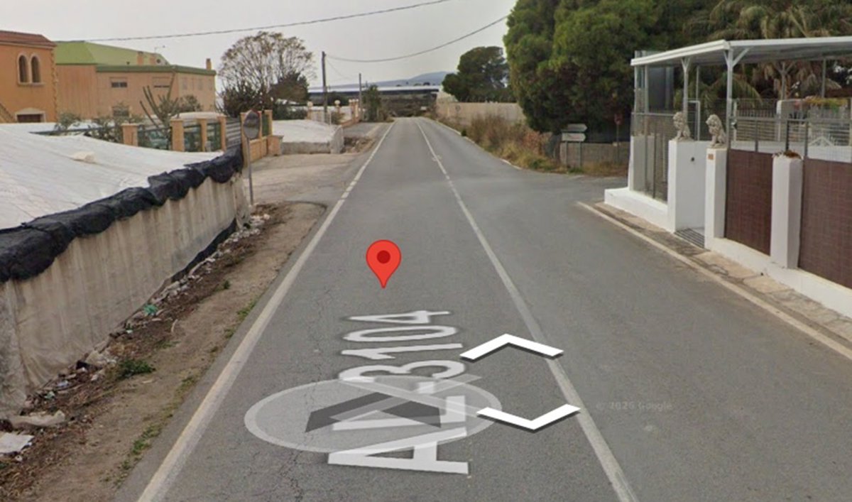 Muere un hombre tras ser atropellado mientras caminaba por la carretera AL-3104 a su paso por Almería