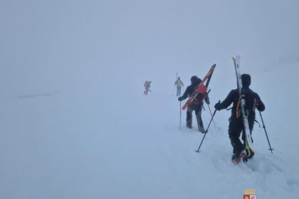 Rescatados tres esquiadores atrapados en una travesía en Gredos entre vestica y niebla