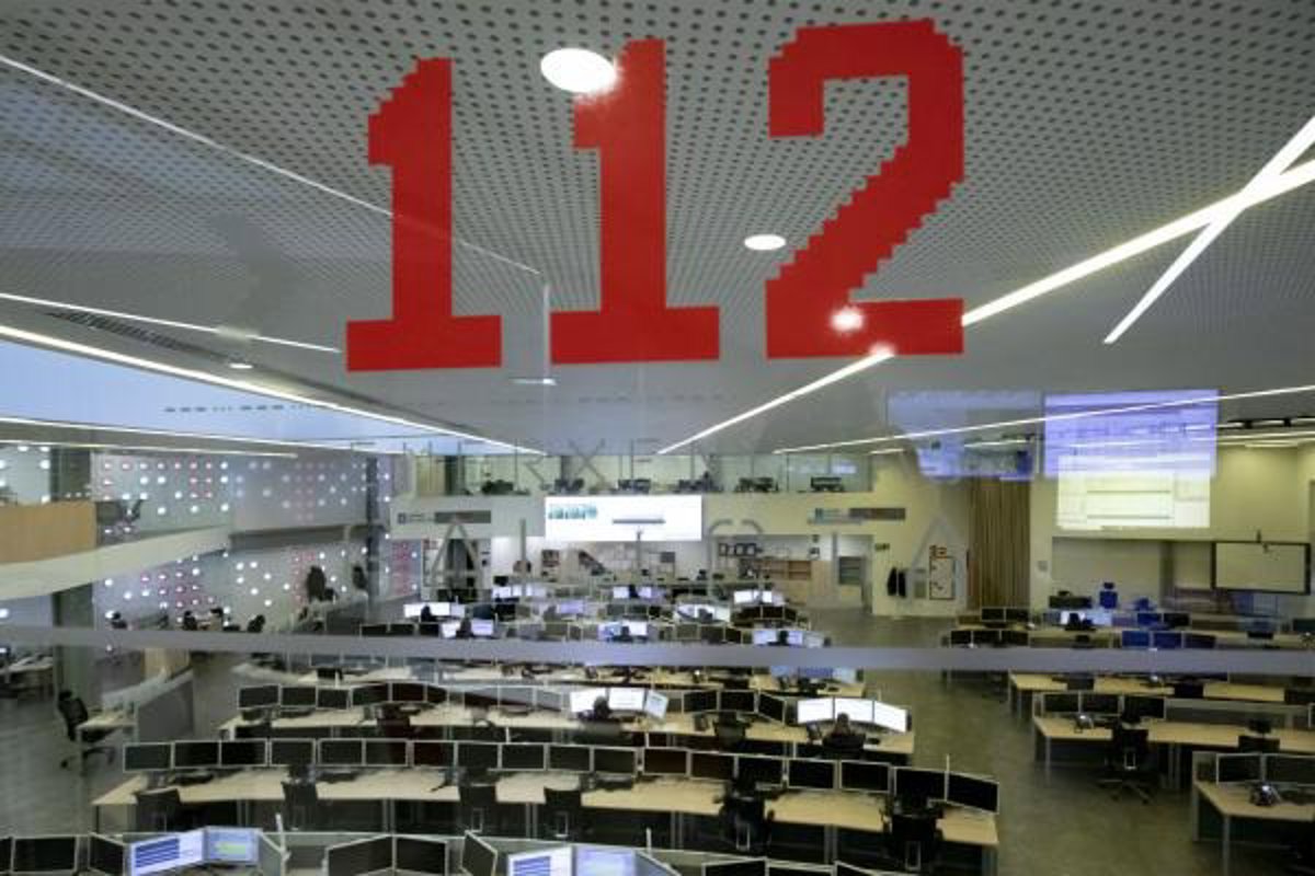 Muere un operario que trabajaba en la cubierta de un instituto en A Coruña