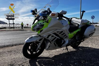 Investigan a un motorista en Cádiz tras aparecer en vídeos en redes sociales conduciendo de forma temeraria