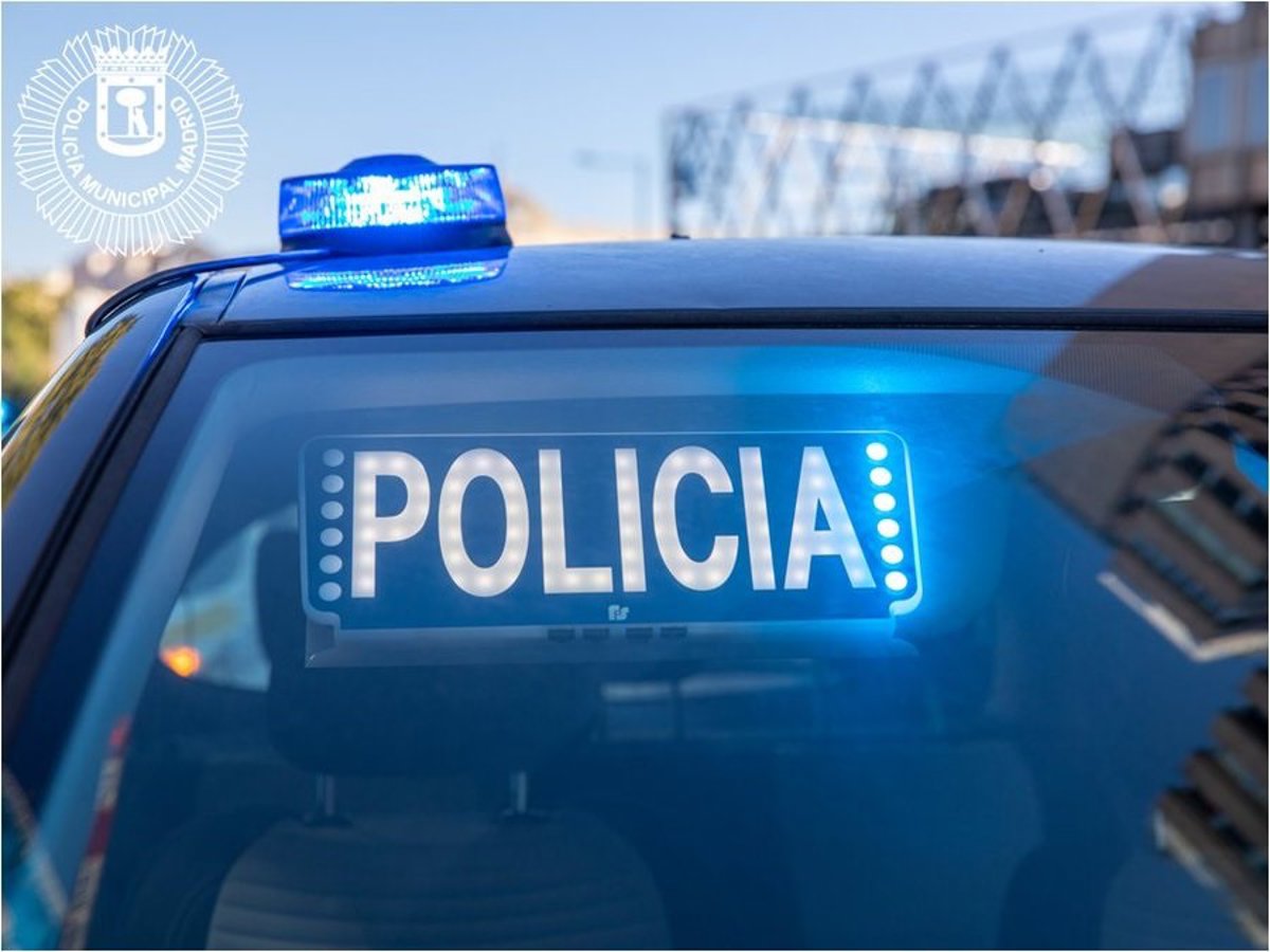 Detenido en Vallecas por esconder 10 gramos de cocaína en varios compartimentos de su coche