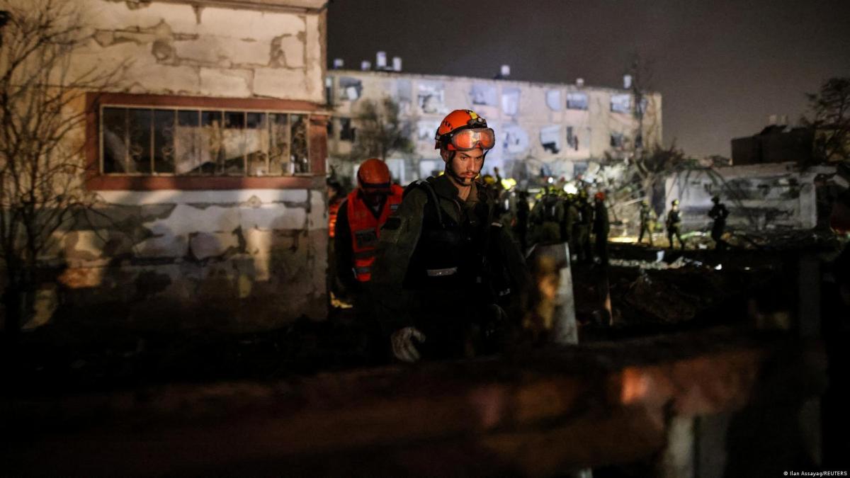 Misil iraní impacta en edificio residencial en Haifa: 4 heridos