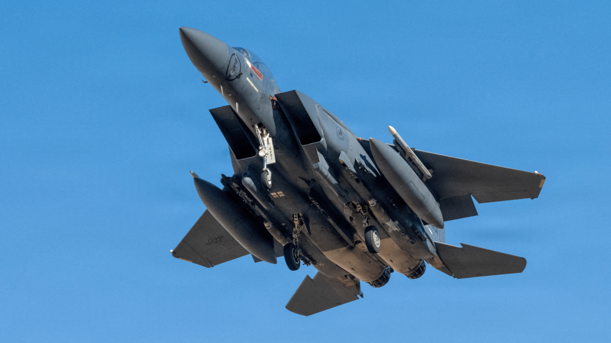 Trump anuncia el rescate del segundo tripulante del avión de combate F-15 derribado por Irán