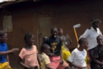 El merengue dominicano no tiene fronteras: Niños africanos ponen al mundo a bailar al ritmo de “El Moñoñón”