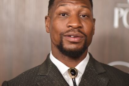 Jonathan Majors y su coestrella cayeron por una ventana durante la grabación de una escena de acción