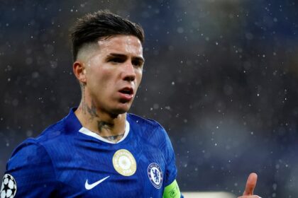El representante de Enzo Fernández criticó al Chelsea tras la sanción y puso en duda su futuro: “Es completamente injusto”