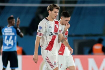 River jugó con diez hombres desde los cuatro minutos y empató 1-1 ante Blooming por la Copa Sudamericana