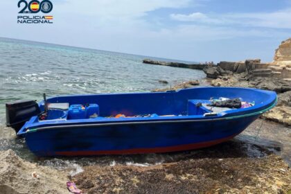 Rescatados 14 migrantes en una patera al sur de Formentera