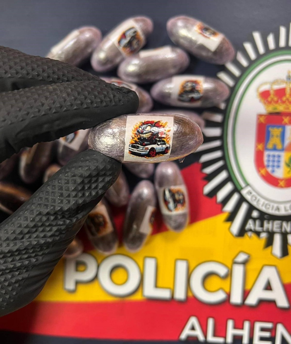 Un detenido y 20 bellotas de hachís incautadas con las que traficaban en Alhendín (Granada) junto a menores deportistas