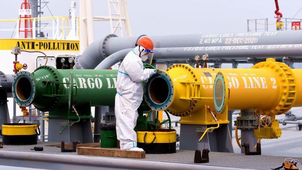 Qué son las “refinerías teteras” de China y cómo están amortiguando la crisis petrolera por la guerra en Irán