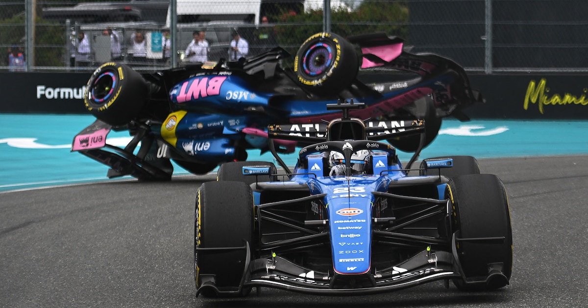 Pierre Gasly en una imagen de su monoplaza Alpine tras un accidente en Miami