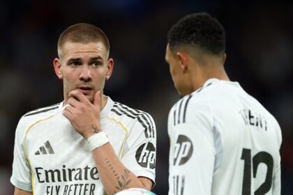 Imagen de Mastantuono jugando en el Real Madrid, con una expresión de esfuerzo y dedicación.