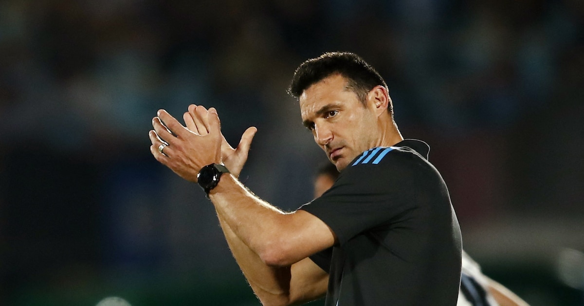 Lionel Scaloni analiza datos en un partido de Argentina
