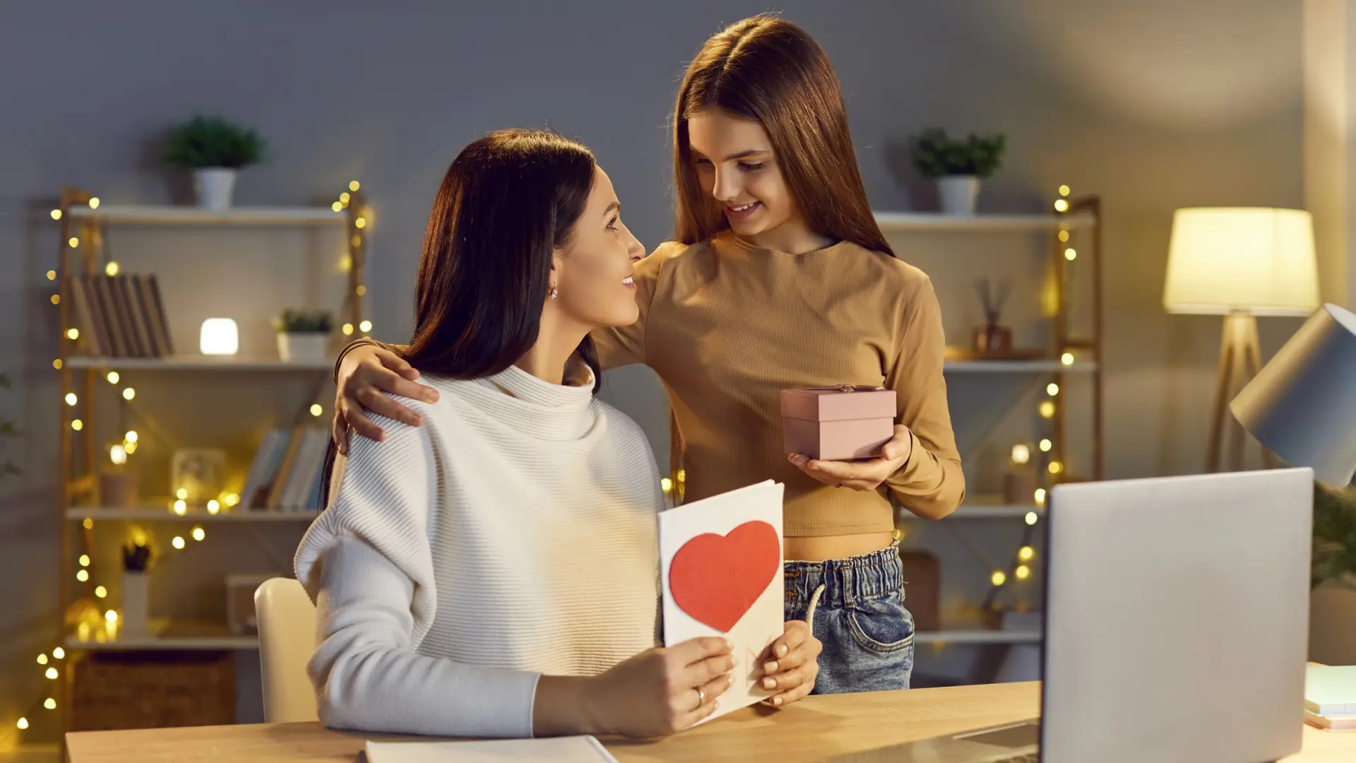 Esta IA escribe a mano una tarjeta de cumpños para tu madre, le pone un sello y la envía: cero interacción humana