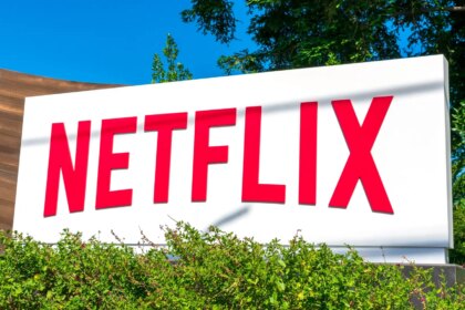 Ilustración de una inteligencia artificial creando un corto de animación para Netflix