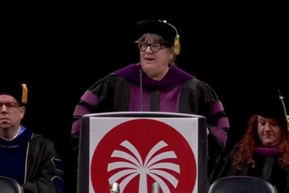 Desastre en la graduación: usan la IA para leer los nombres de los graduados, los cambia y se olvida de cientos