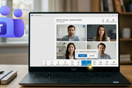 Una persona usando Microsoft Teams en su ordenador portátil con una expresión de sorpresa