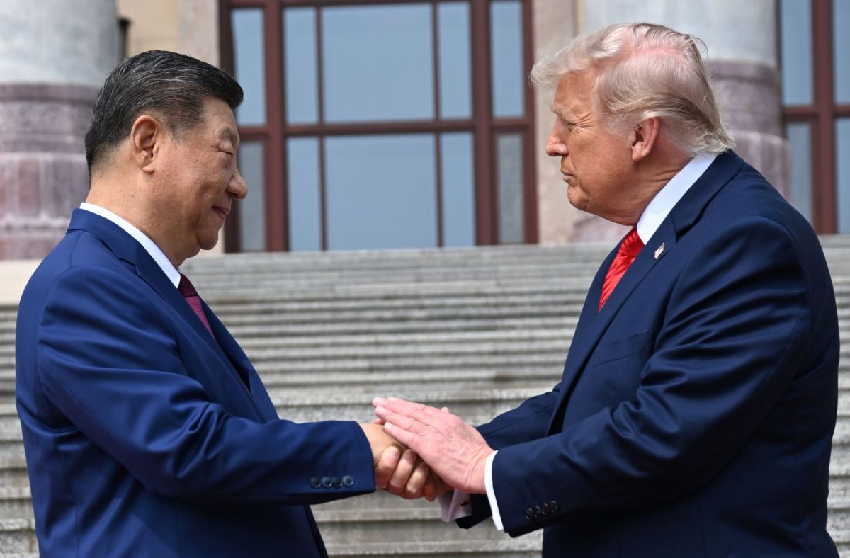 Donald Trump sonriendo durante una rueda de prensa con Xi Jinping en Pekín