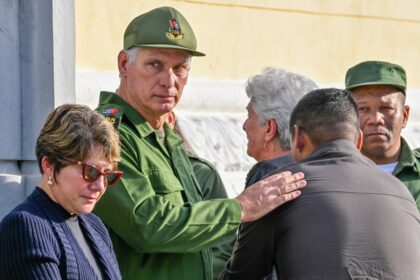 El presidente de Cuba, Miguel Díaz-Canel, hablando en un evento oficial