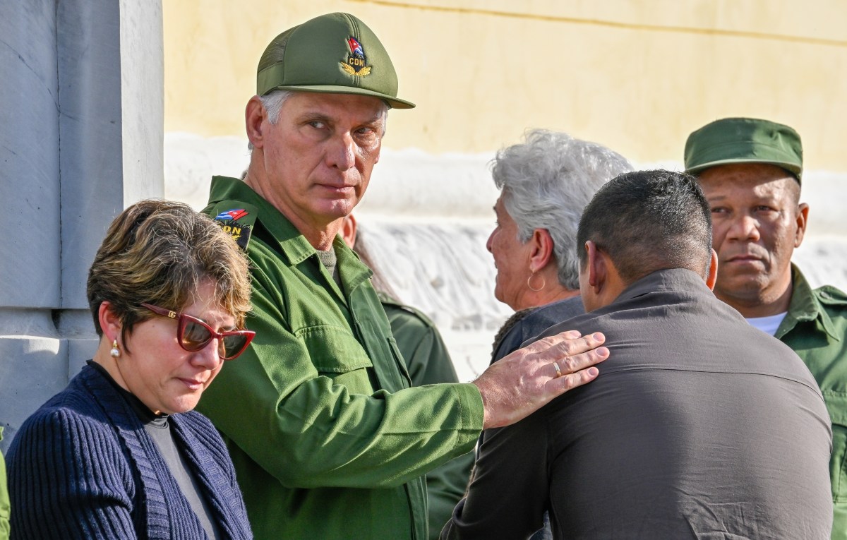 El presidente de Cuba, Miguel Díaz-Canel, hablando en un evento oficial