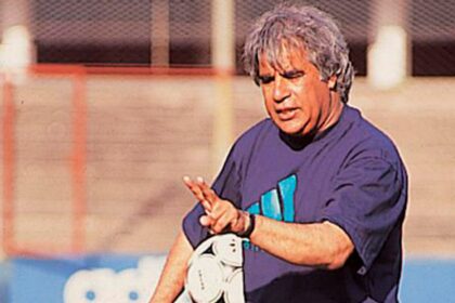 Pedro Marchetta dando una charla técnica con una sonrisa astuta