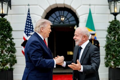 Lula da Silva en una conferencia de prensa en la embajada brasileña en Washington