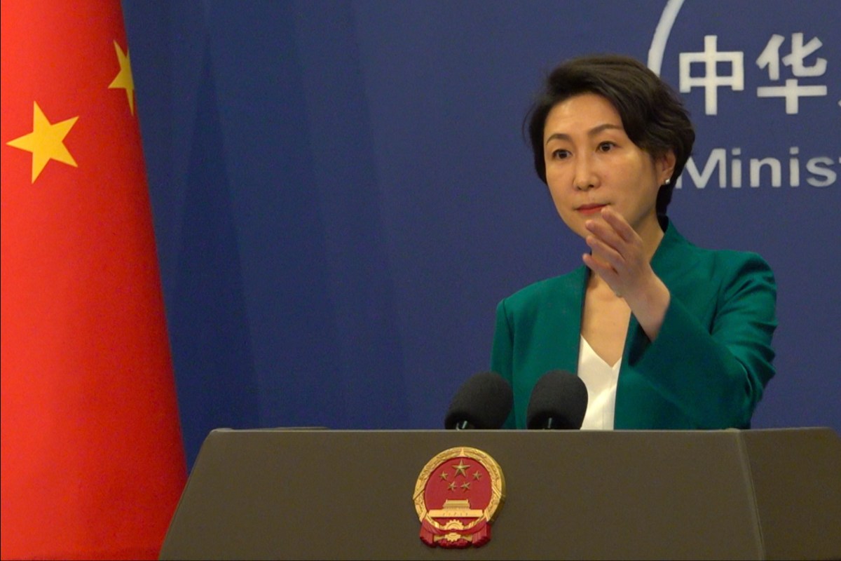 La portavoz de la Cancillería china, Mao Ning, en una rueda de prensa sobre las relaciones entre EEUU e Irán