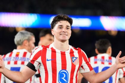 Julián Álvarez en acción durante un partido con el Atlético de Madrid