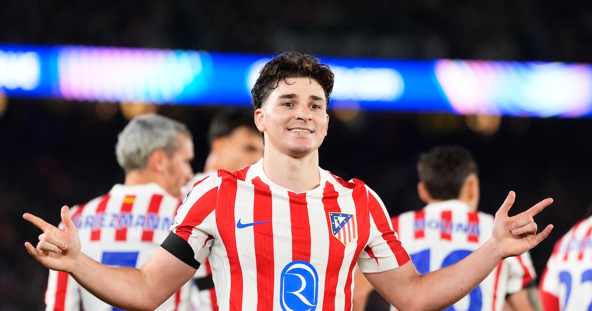Julián Álvarez en acción durante un partido con el Atlético de Madrid