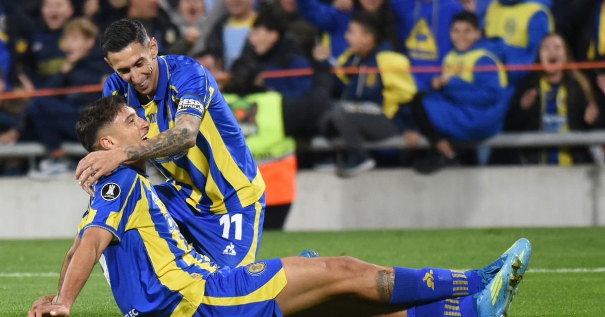 Imagen de Di María en acción durante el partido de Rosario Central contra Universidad Central