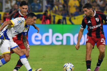 Jugadores de River Plate y Rosario Central en acción durante un partido anterior