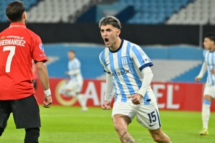 Con un polémico penal a favor, Racing vence a Caracas en un duelo clave por la Copa Sudamericana