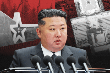 Imagen de un monumento en Pyongyang con nombres de soldados norcoreanos muertos en Ucrania