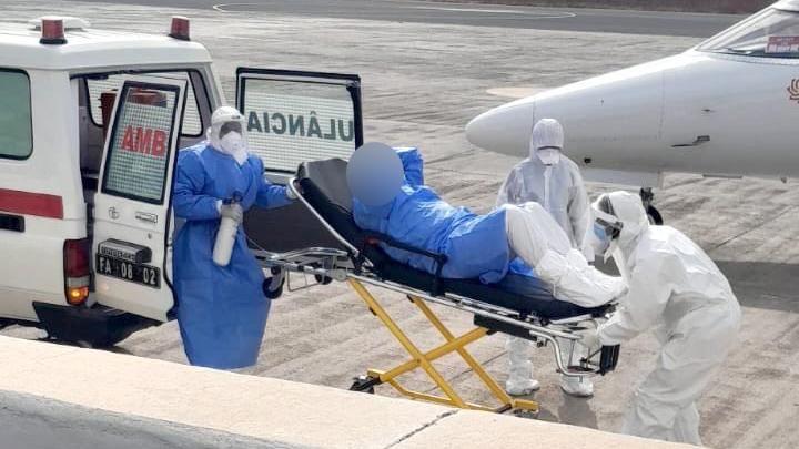 Imagen de un barco en el mar con personas a bordo, con un titular que dice 'Hantavirus andino'