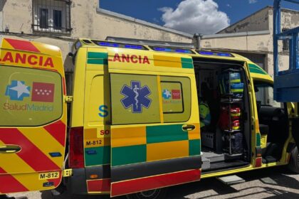 Imagen de un trabajador recibiendo atención médica tras un accidente laboral 'accidente en el trabajo'