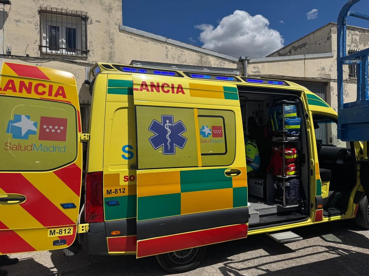 Un vehículo atropella a un peatón en una calle de Moratalaz