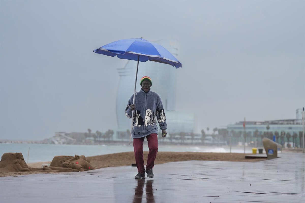 Imagen de alerta meteorológica con lluvias intensas y posible granizo