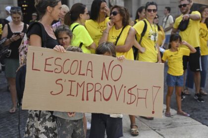 Imagen de la C-16 cortada en el Túnel del Cadí por una manifestación de profesores