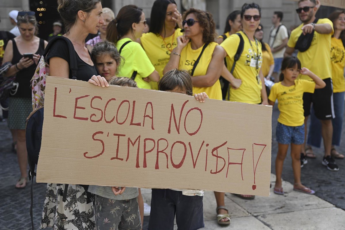 Imagen de la C-16 cortada en el Túnel del Cadí por una manifestación de profesores