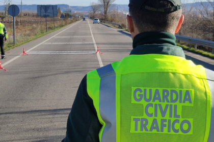 Una motocicleta accidentada en la carretera cerca de Santa Maria