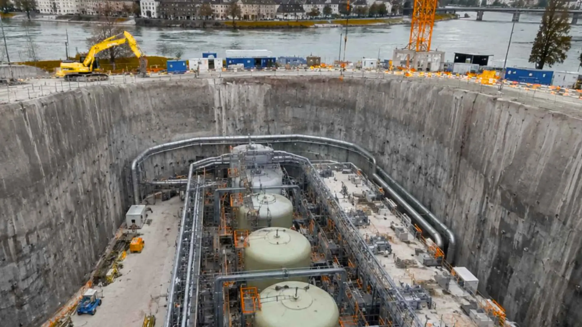 Una enorme batería subterránea de flujo redox en Laufenburg, Suiza, con capacidad para generar 1.2 GW de energía.