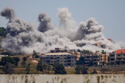 Imagen de un militar en la frontera entre Israel y el Líbano