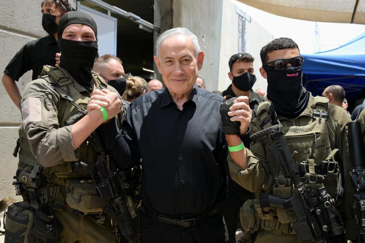 Donald Trump y Benjamin Netanyahu en una imagen de archivo, con un fondo de tensión en Oriente Medio