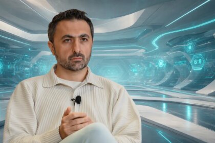 Superordenador de IA con miles de GPU interconectadas simbolizando el crecimiento exponencial de la inteligencia artificial