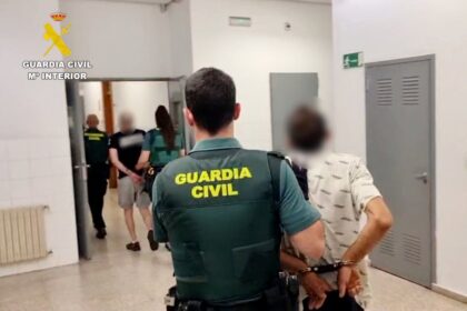Detenidos dos hombres por sustraer una furgoneta que utilizaron para robar en un edificio municipal de Reocín